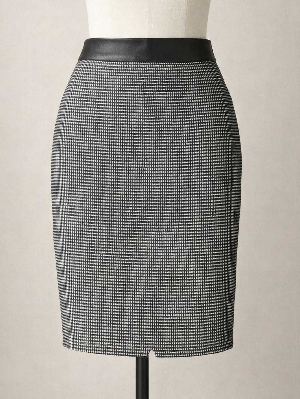 Ann Taylor Black White Textured Pencil Skirt • Faux Leather Trim • Size 0 Petite